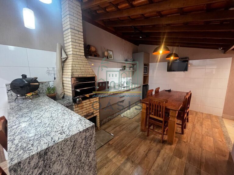 Casa | Terreno Inteiro | Ana Dorothea