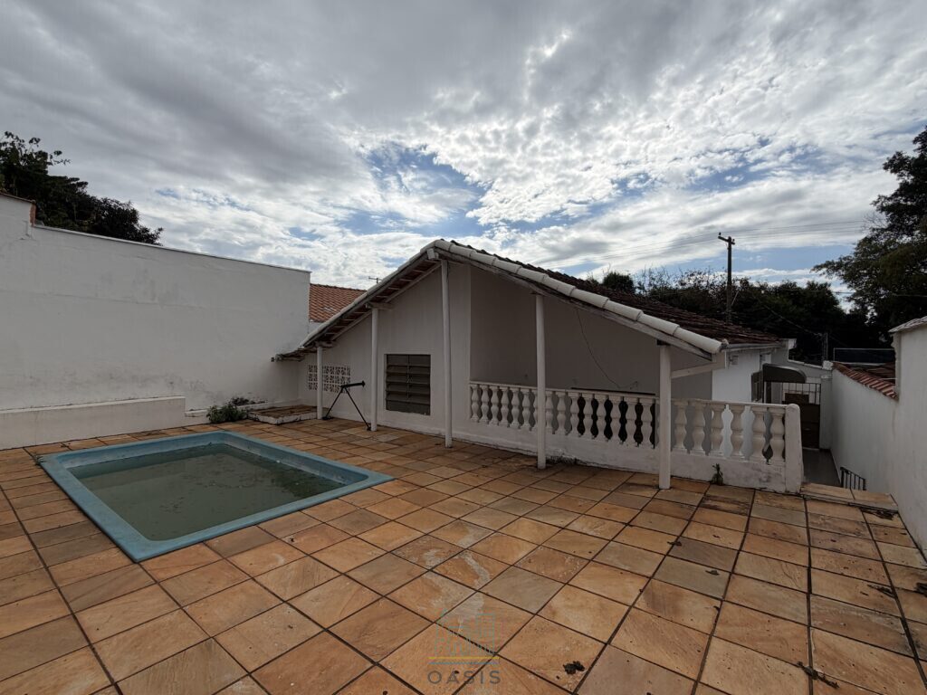 Casa | Piscina e Área de Churrasco
